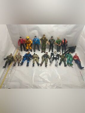 Random lot of GI Joe type figures, new and vintage